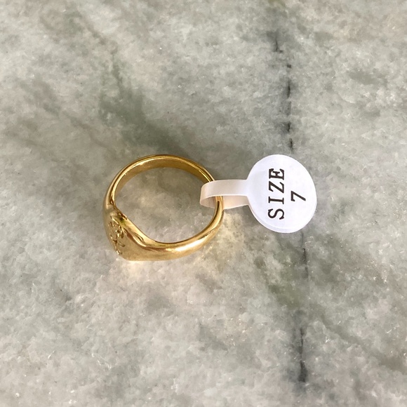 Signet Embossed Flower Gold Statement Ring - Picture 4 of 5